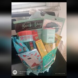 Spa Women's Gift Set Pumpkin Latte Winterberry Caramel Apple Pamper Me Gift Set